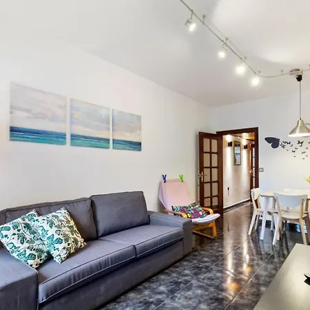 Apartment Cozy 3 Bedroom Flat With Balcony Close To Plaza Espana! *