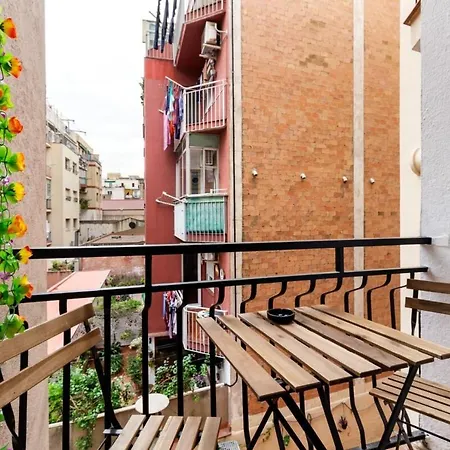 Cozy 3 Bedroom Flat With Balcony Close To Plaza Espana! *