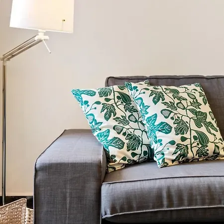 Cozy 3 Bedroom Flat With Balcony Close To Plaza Espana!