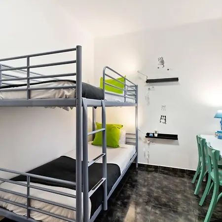 Cozy 3 Bedroom Flat With Balcony Close To Plaza Espana! * Barcelona