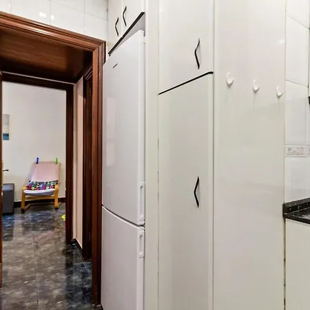 Apartment Cozy 3 Bedroom Flat With Balcony Close To Plaza Espana!