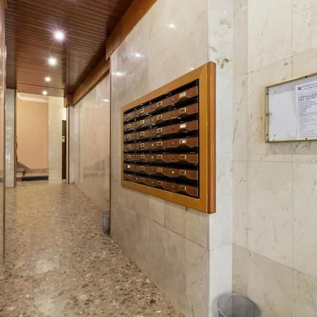 Cozy 3 Bedroom Flat With Balcony Close To Plaza Espana! Apartment