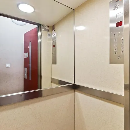 Apartment Cozy 3 Bedroom Flat With Balcony Close To Plaza Espana! Barcelona
