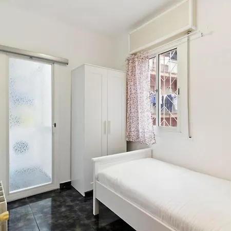 Cozy 3 Bedroom Flat With Balcony Close To Plaza Espana! Apartment Barcelona