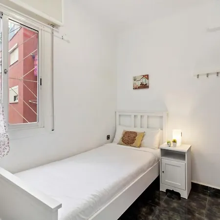 Apartment Cozy 3 Bedroom Flat With Balcony Close To Plaza Espana! Barcelona