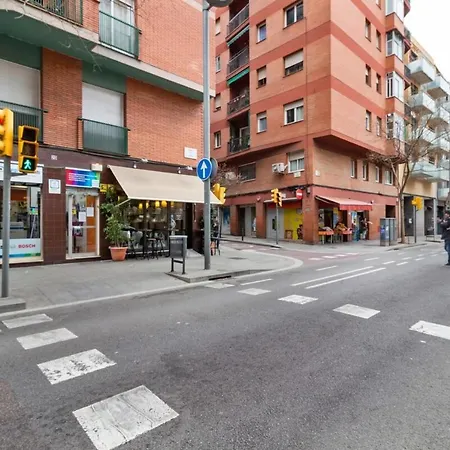 Cozy 3 Bedroom Flat With Balcony Close To Plaza Espana! Apartment *