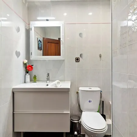 Cozy 3 Bedroom Flat With Balcony Close To Plaza Espana! * Barcelona